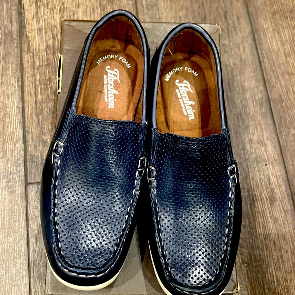 Boys navy dress shoe
